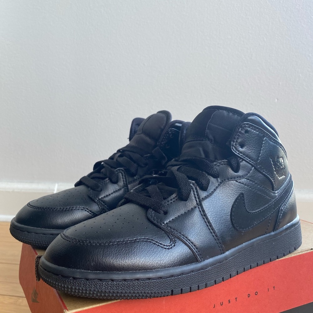 Nike air Jordan black 1’s
